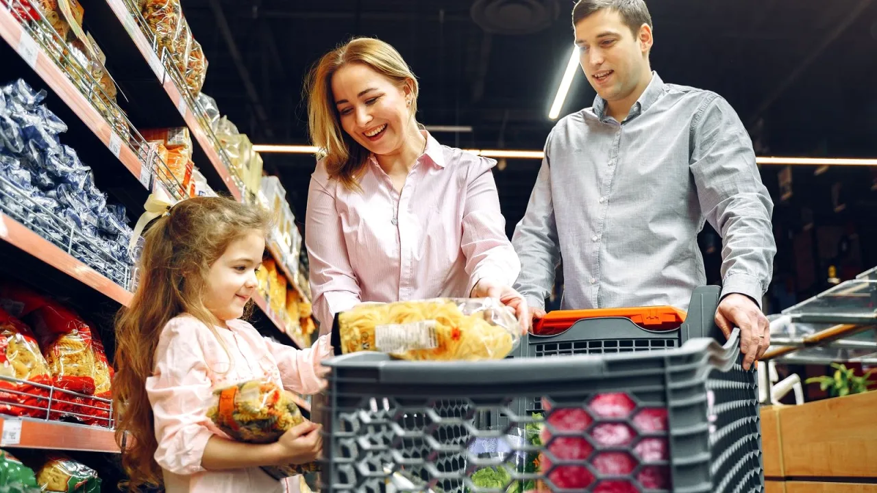Market rafında un ve unlu mamuller